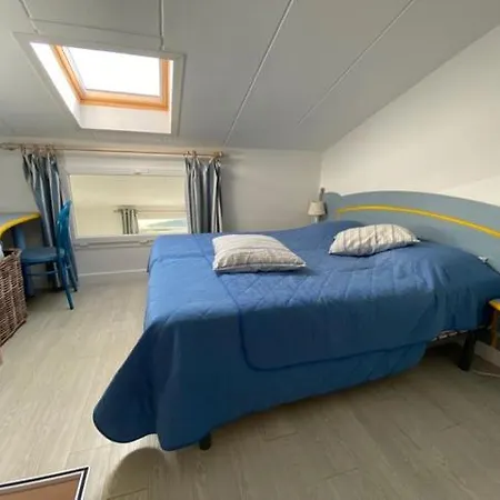 Appartement En Duplex Avec Balcon, A 5 Minutes De La Plage - Chambre Double, Canape Lit Et Lit Simple *