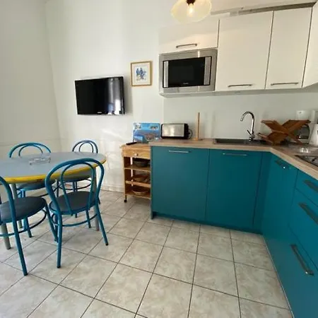 Appartement En Duplex Avec Balcon, A 5 Minutes De La Plage - Chambre Double, Canape Lit Et Lit Simple Daire